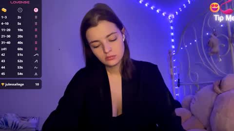 Snapshot of violetamelia chatting on 02/09/26, 05:39 Eva online show from 02/09/26, 05:39