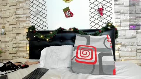 Snapshot of violetaqueen_ chatting on 12/15/24, 09:42 Violeta online show from 12/15/24, 09:42