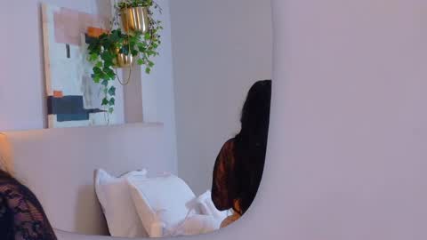 Violet online show from 04/23/26, 12:29