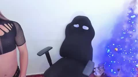 Snapshot of violetevans69 chatting on 01/08/25, 12:06 Violett online show from 01/08/25, 12:06