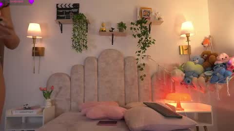 violeth___ online show from 04/13/26, 01:16