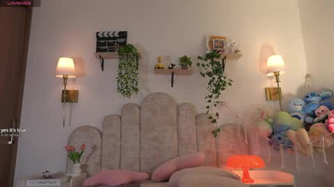 violeth___ online show from 04/15/26, 01:07