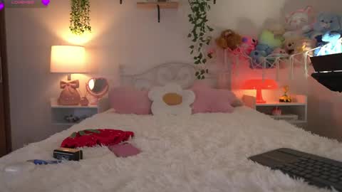 Snapshot of violeth___ chatting on 06/08/26, 10:04 violeth___ online show from 06/08/26, 10:04