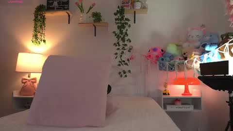Snapshot of violeth___ chatting on 07/07/26, 11:47 violeth___ online show from 07/07/26, 11:47