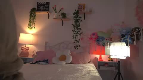 Snapshot of violeth___ chatting on 07/14/26, 11:05 violeth___ online show from 07/14/26, 11:05
