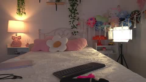 Snapshot of violeth___ chatting on 07/15/26, 11:04 violeth___ online show from 07/15/26, 11:04