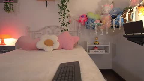 Snapshot of violeth___ chatting on 07/23/26, 11:08 violeth___ online show from 07/23/26, 11:08