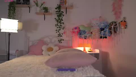 Snapshot of violeth___ chatting on 07/28/26, 11:17 violeth___ online show from 07/28/26, 11:17