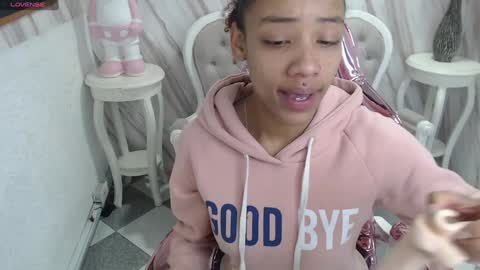 violeth_b online show from 12/03/24, 12:38