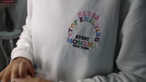 violeth_b online show from 12/04/24, 12:36