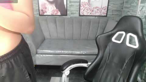 violeth_b online show from 10/04/25, 01:20