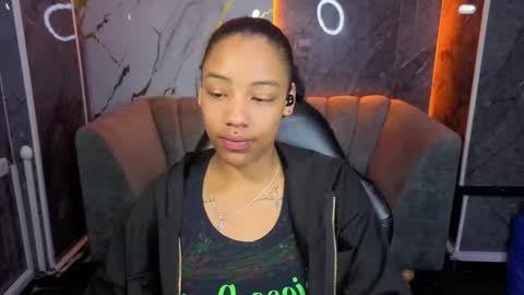 violeth_b online show from 11/11/25, 01:11