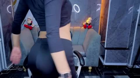 violeth_b online show from 04/20/26, 12:41