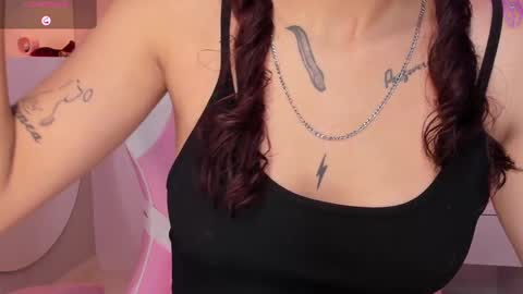 Violeth Hill online show from 02/12/25, 08:29