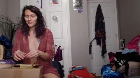 Snapshot of violethooper chatting on 12/10/24, 03:22 Violet Hooper online show from 12/10/24, 03:22