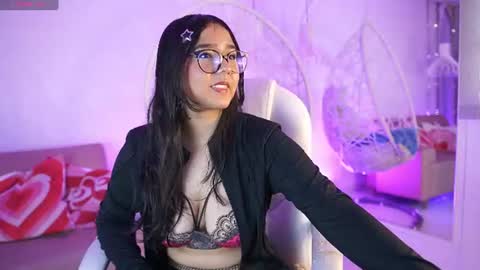 Snapshot of violetjonesx chatting on 06/22/26, 11:40 violetjonesx online show from 06/22/26, 11:40