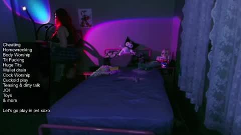 Snapshot of violetoctober chatting on 09/13/25, 04:56 Violet October online show from 09/13/25, 04:56