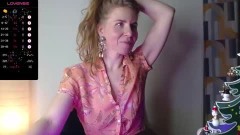 Snapshot of violetplath chatting on 12/15/24, 10:47 Violet next stream December 6 online show from 12/15/24, 10:47