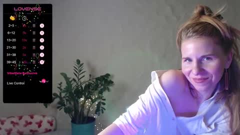 Snapshot of violetplath chatting on 01/24/25, 11:56 Violet next stream December 6 online show from 01/24/25, 11:56