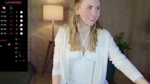 Snapshot of violetplath chatting on 03/09/25, 08:10 Violet next stream December 6 online show from 03/09/25, 08:10