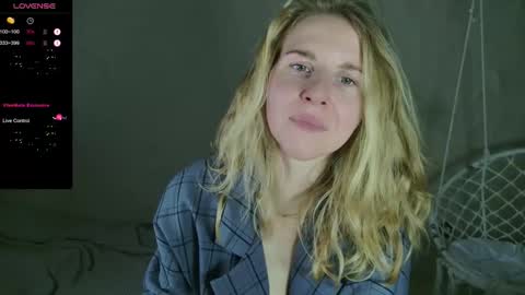 Snapshot of violetplath chatting on 10/17/25, 09:28 Violet next stream December 6 online show from 10/17/25, 09:28