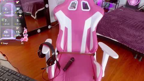 Snapshot of violetqs chatting on 09/19/25, 09:26 online show from 09/19/25, 09:26