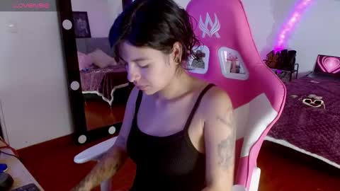 Snapshot of violetqs chatting on 09/21/25, 07:26 online show from 09/21/25, 07:26