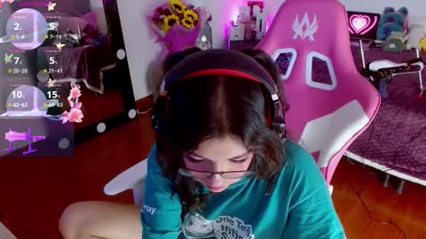 Snapshot of violetqs chatting on 09/27/25, 07:41 online show from 09/27/25, 07:41