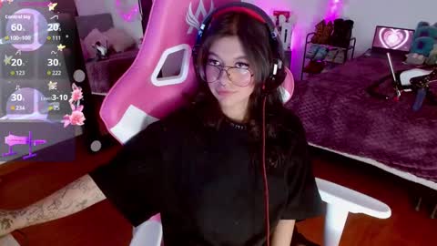 Snapshot of violetqs chatting on 09/29/25, 08:24 online show from 09/29/25, 08:24