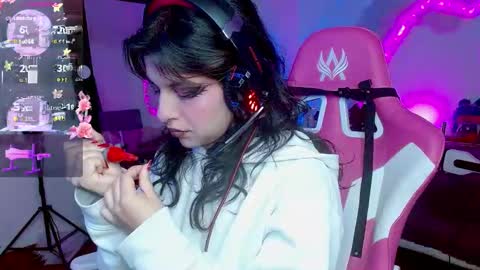 Snapshot of violetqs chatting on 10/14/25, 07:47 online show from 10/14/25, 07:47