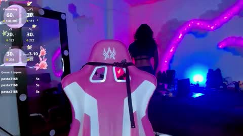 Snapshot of violetqs chatting on 10/21/25, 06:52 online show from 10/21/25, 06:52