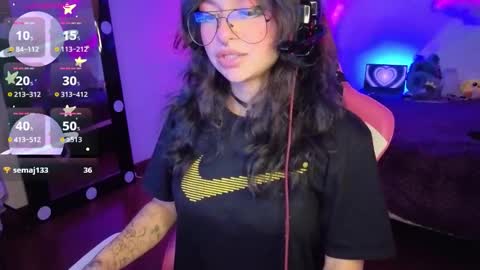 Snapshot of violetqs chatting on 11/08/25, 08:29 online show from 11/08/25, 08:29