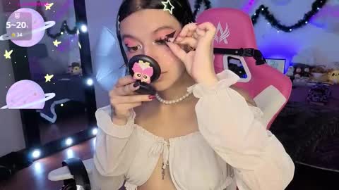 Snapshot of violetqs chatting on 12/14/25, 06:56 online show from 12/14/25, 06:56