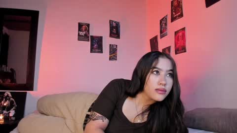 Snapshot of violetsalvatore chatting on 12/17/24, 03:17 Violet salvatore online show from 12/17/24, 03:17