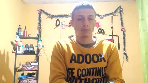 Snapshot of violetsexhot999 chatting on 12/05/25, 10:46 Violet777 online show from 12/05/25, 10:46