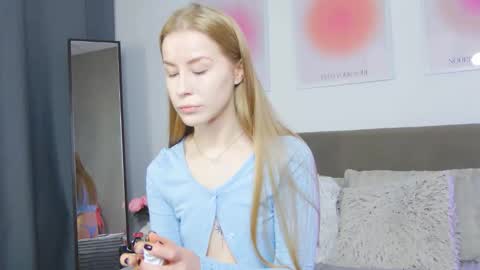 VioletSwone online show from 11/24/25, 06:13