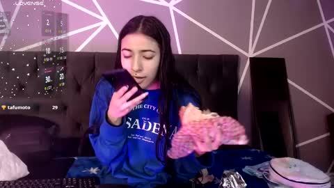 Snapshot of violett1126 chatting on 05/07/26, 04:07 1126 online show from 05/07/26, 04:07