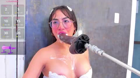 Snapshot of violett_collins_ chatting on 10/10/25, 08:02 Violett online show from 10/10/25, 08:02