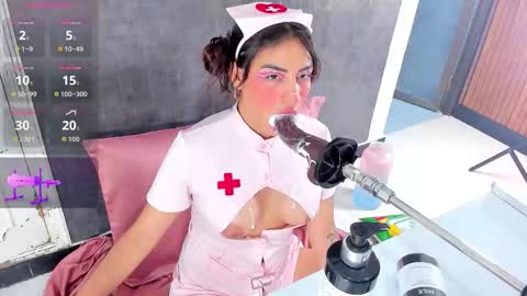 Snapshot of violett_collins_ chatting on 11/01/25, 04:14 Violett online show from 11/01/25, 04:14