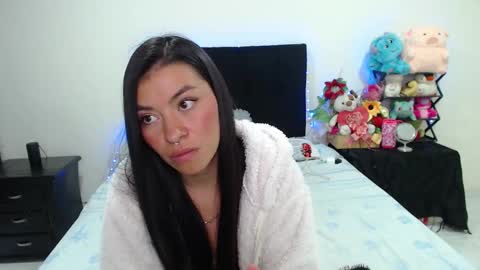 Snapshot of violett_flowers chatting on 02/03/25, 10:21 violeta  online show from 02/03/25, 10:21