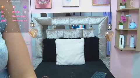 Snapshot of violett_froz chatting on 01/24/25, 05:00 Violeta froz online show from 01/24/25, 05:00