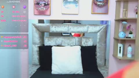 Snapshot of violett_froz chatting on 01/27/25, 09:00 Violeta froz online show from 01/27/25, 09:00