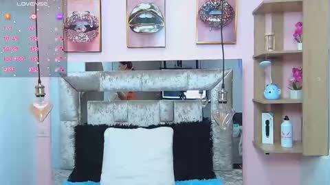 Snapshot of violett_froz chatting on 02/18/25, 04:26 Violeta froz online show from 02/18/25, 04:26