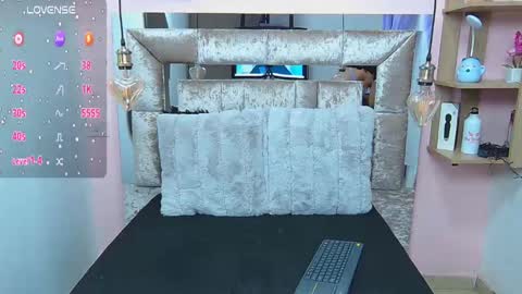 Snapshot of violett_froz chatting on 02/27/25, 04:43 Violeta froz online show from 02/27/25, 04:43