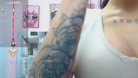 Snapshot of violett_froz chatting on 03/10/25, 04:25 Violeta froz online show from 03/10/25, 04:25