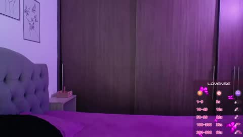 violett  Independent model online show from 03/09/26, 04:27