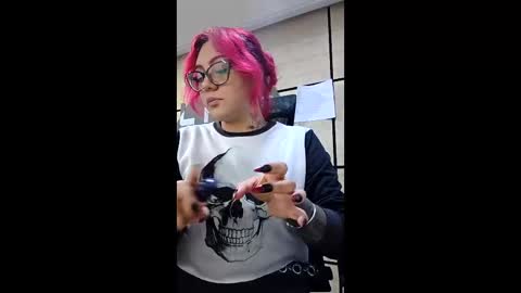 Snapshot of violett_sykes chatting on 06/09/26, 01:23 violett_sykes online show from 06/09/26, 01:23