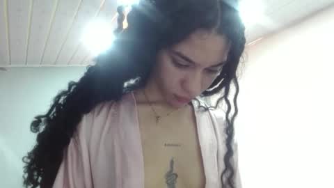 Snapshot of violetta_dreams chatting on 10/18/25, 10:27 violetta_dreams online show from 10/18/25, 10:27