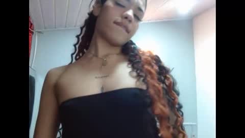 Snapshot of violetta_dreams chatting on 10/23/25, 08:29 violetta_dreams online show from 10/23/25, 08:29