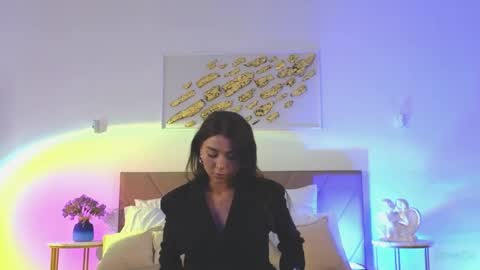 Snapshot of violetta_finch chatting on 05/18/26, 10:21 violetta_finch online show from 05/18/26, 10:21